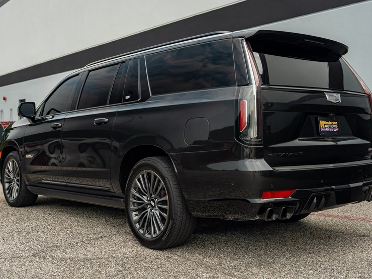 2024-cadillac-escalade-esv-image-7
