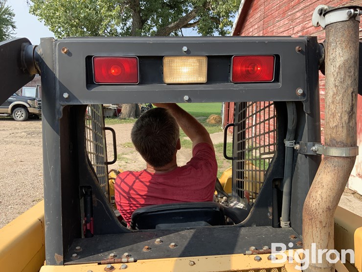 2006-deere-ct322-image-19