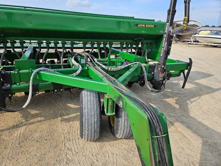 john-deere-750-image-11