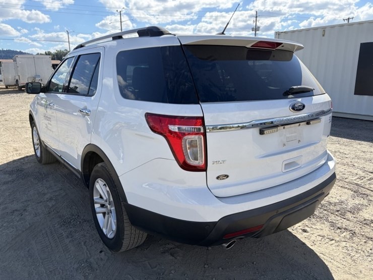 2015-ford-explorer-xlt-image-6
