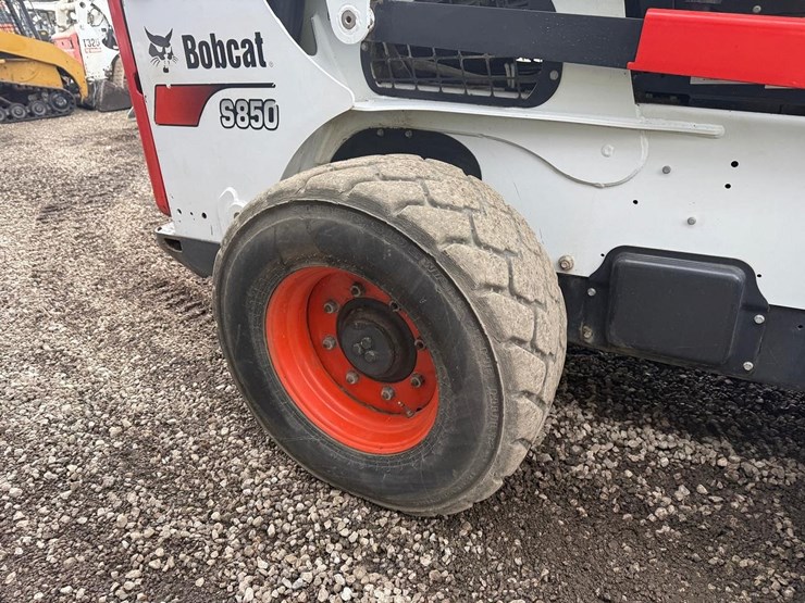 2022-bobcat-s850-image-13