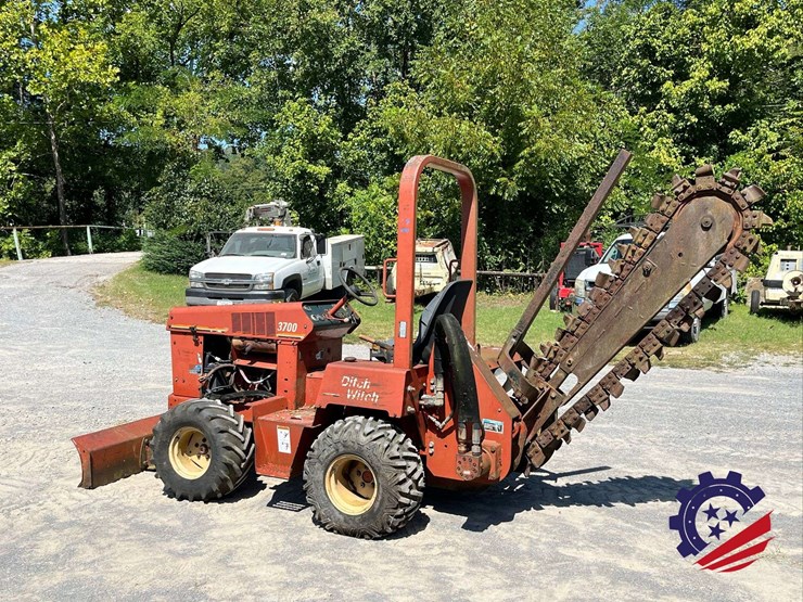 2001-ditch-witch-3700-image-2