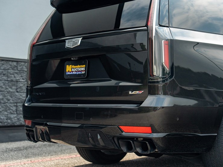 2024-cadillac-escalade-esv-image-18