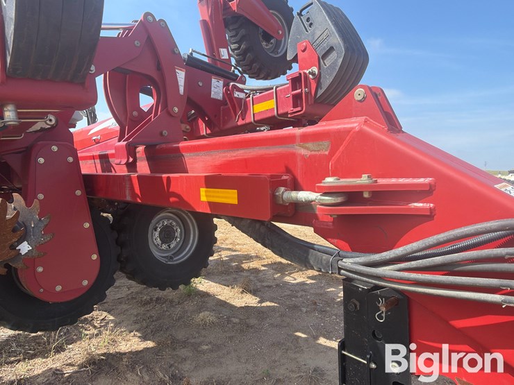 2015-titan-yieldtrac-tm24r-30-precision-tracked-planter-image-15