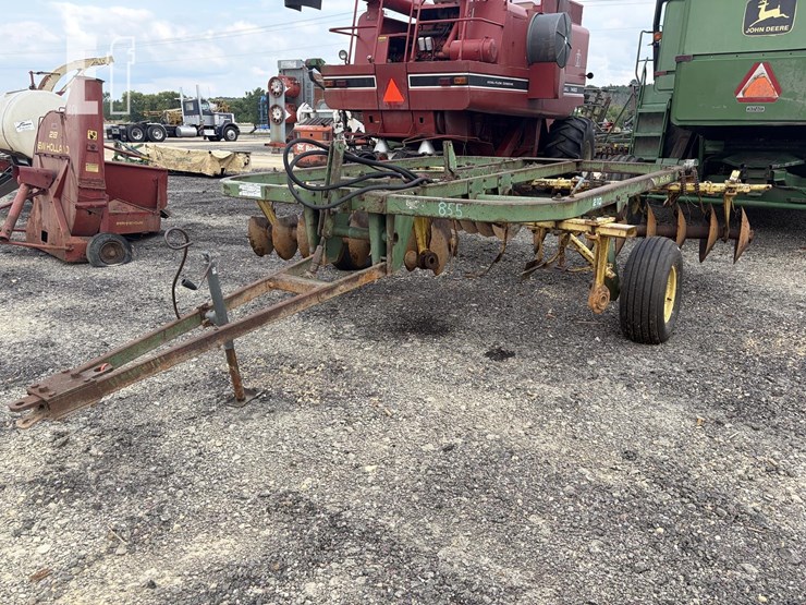 john-deere-210-image-1