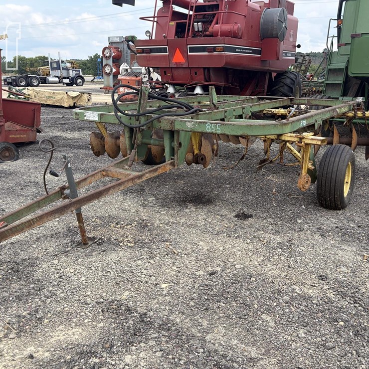 JOHN DEERE 210