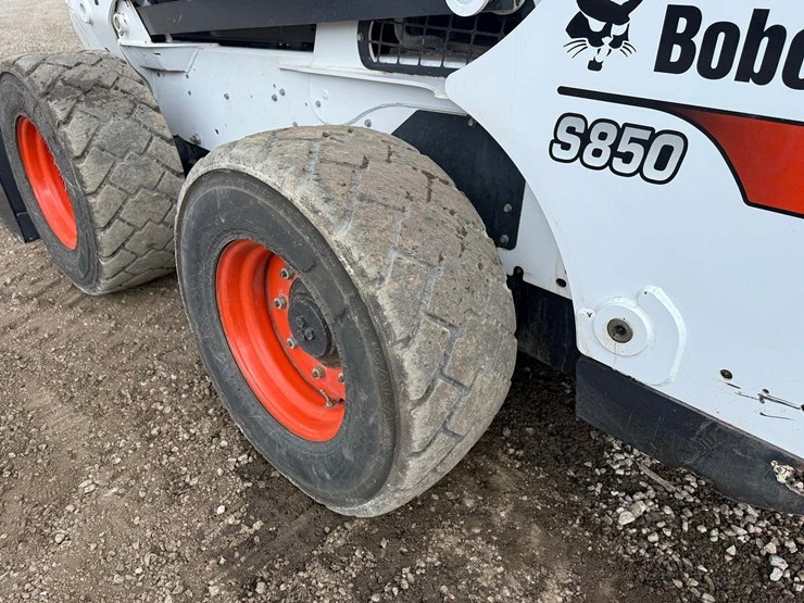 2022-bobcat-s850-image-16