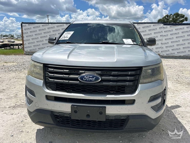 2017-ford-explorer-image-26