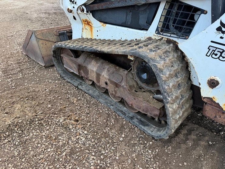 2020-bobcat-t595-image-16
