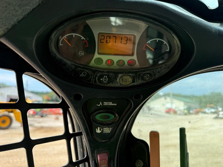 2020-bobcat-t595-image-25