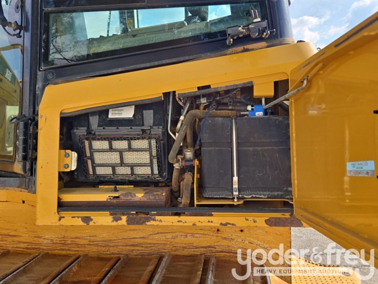 2020-caterpillar-d6k2-lgp-image-25