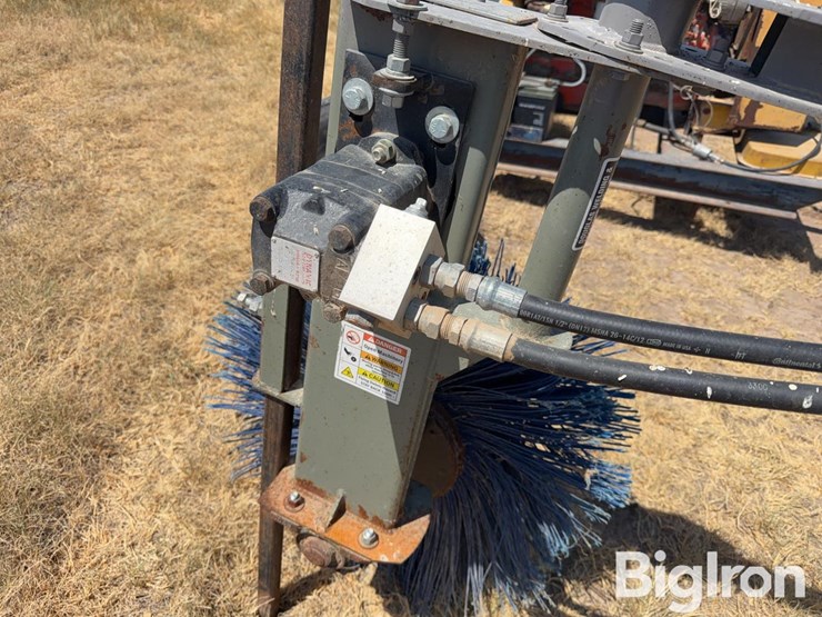 douglas-welding-&-machine-feed-bunk-sweeper-skid-steer-attachment-image-16