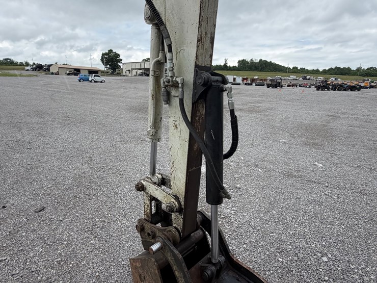 2007-takeuchi-tb135-image-18