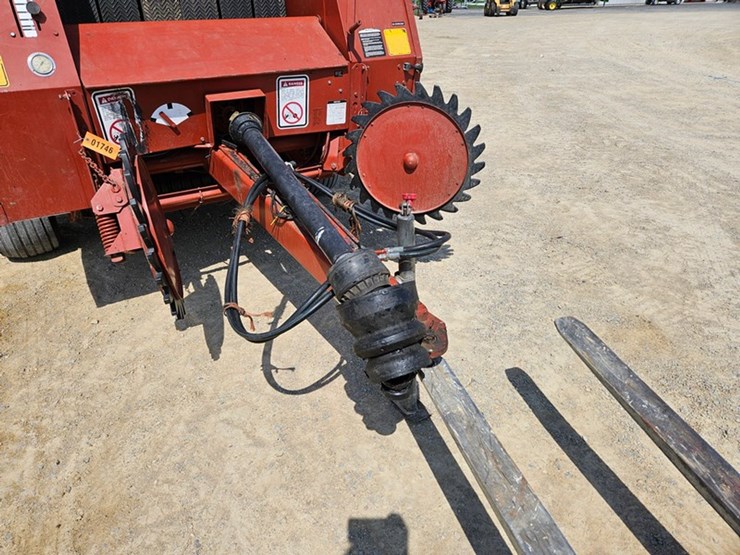 hesston-550-image-9
