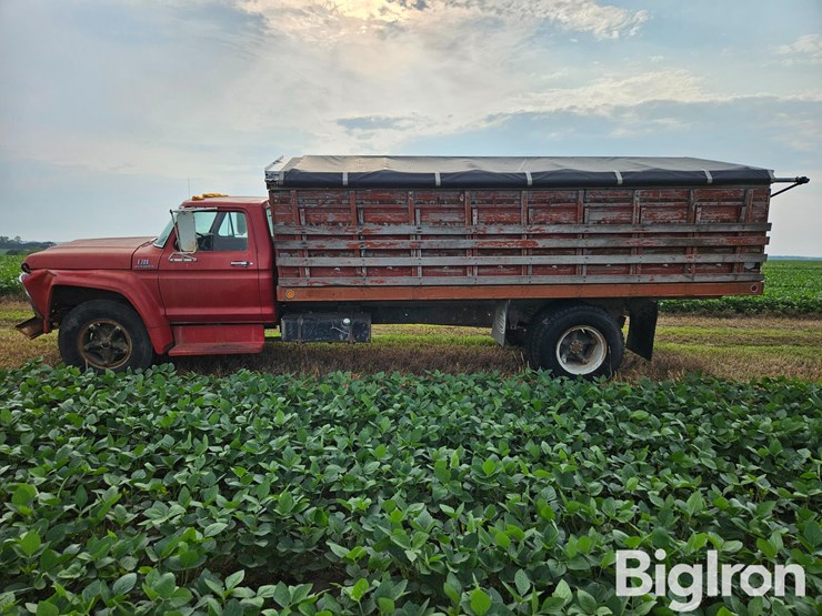 1975-ford-f700-image-8