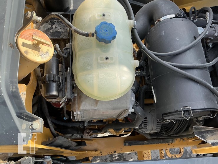 2010-deere-310j-image-18