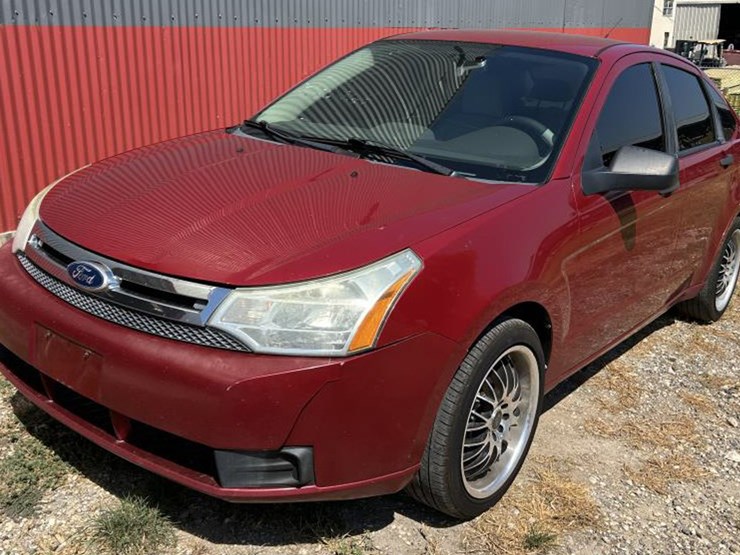 #215-•-2010-ford-focus-image-1
