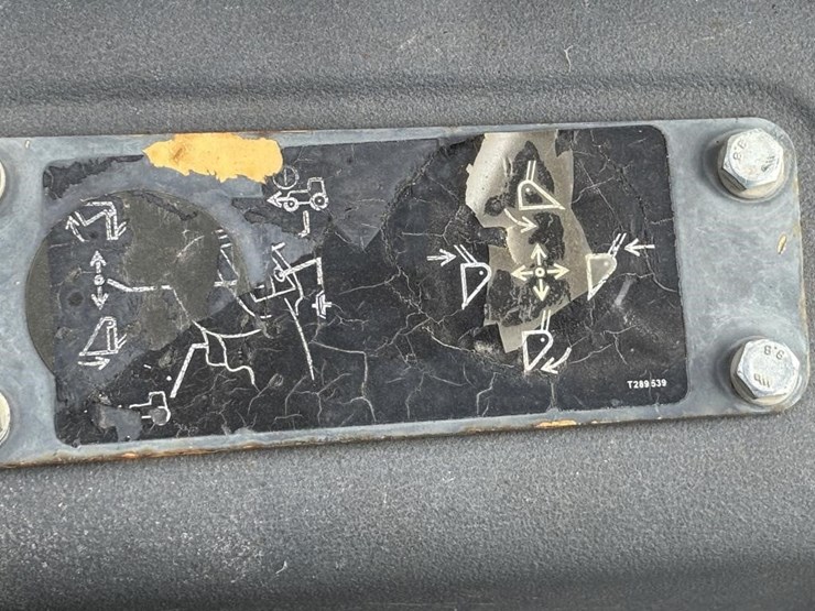 2013-deere-210k-ep-image-40