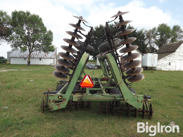 john-deere-230-image-6