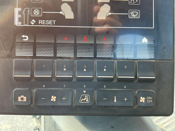 2023-case-cx300e-image-13