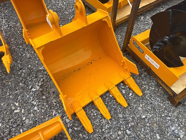 caterpillar-305-image-1