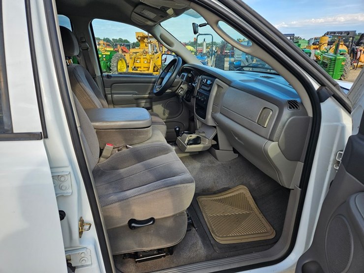 2004-dodge-ram-2500-image-25
