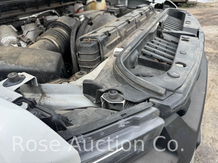 2022-chevrolet-3500-image-23