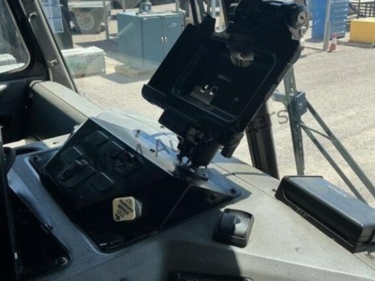 2018-peterbilt-520-image-22