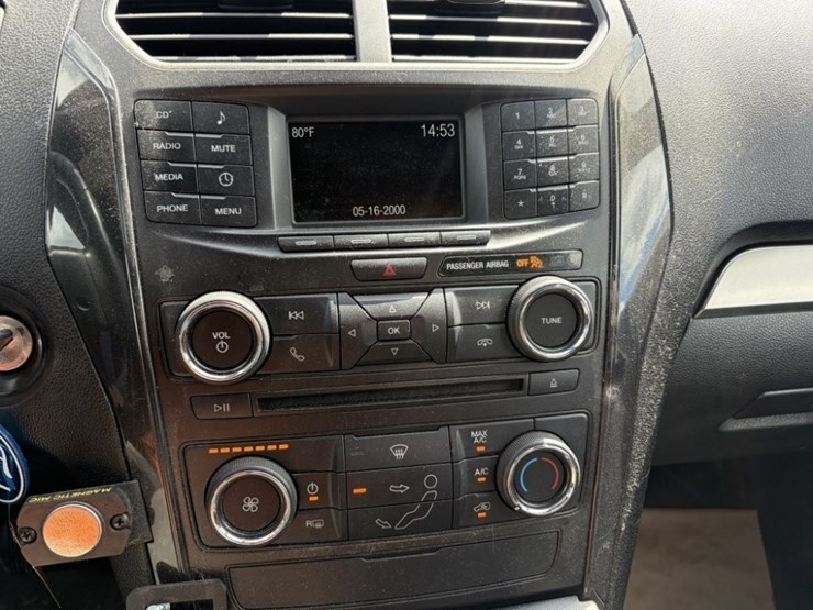 2018-ford-explorer-image-32