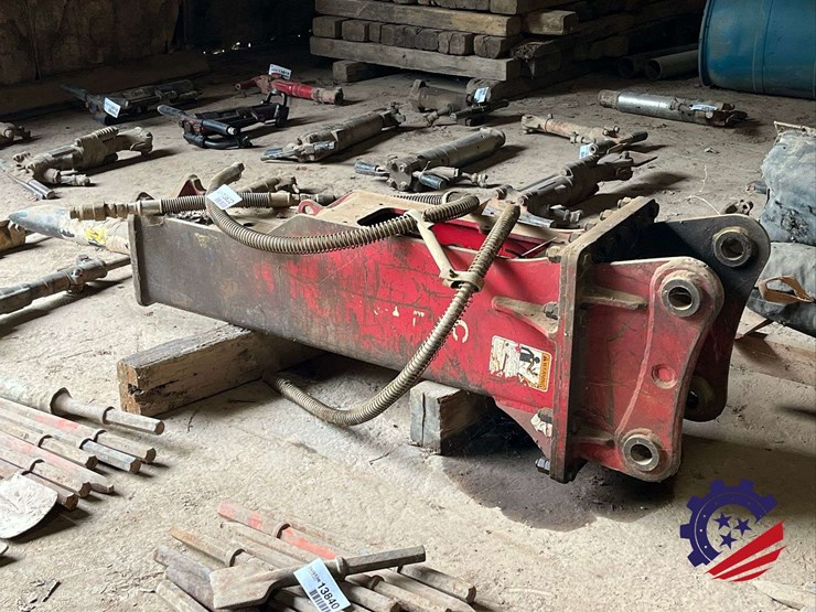ca-cal-1200-hydraulic-hammer-excavator-attachment-image-2
