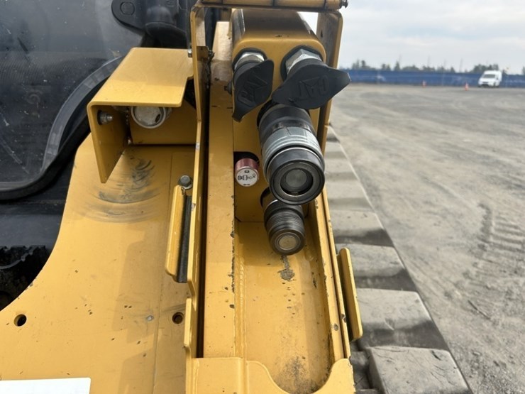 2023-caterpillar-299d3-xe-image-28