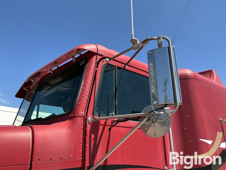 1995-freightliner-fld112-image-15