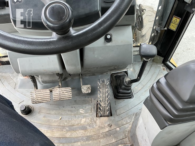 2015-caterpillar-416f-image-14