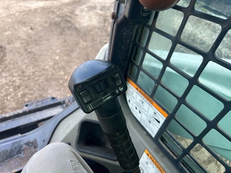 2011-bobcat-s750-image-22