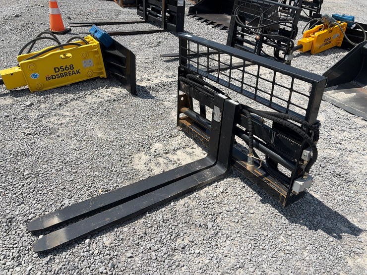 #51-•-agt-hyd-pallet-forks-image-1