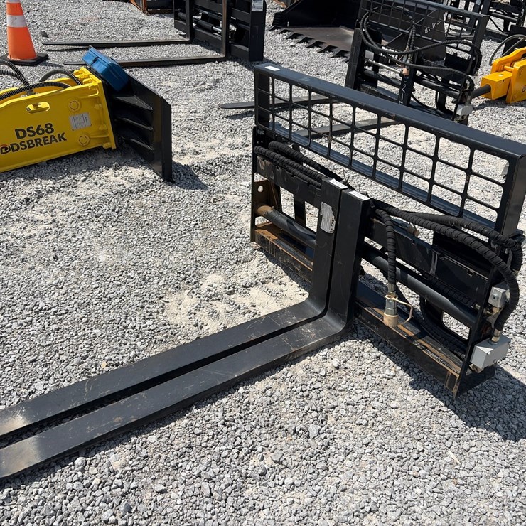 #51 • AGT HYD PALLET FORKS