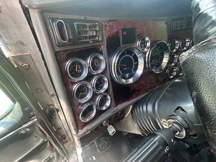 2005-kenworth-t800-image-32