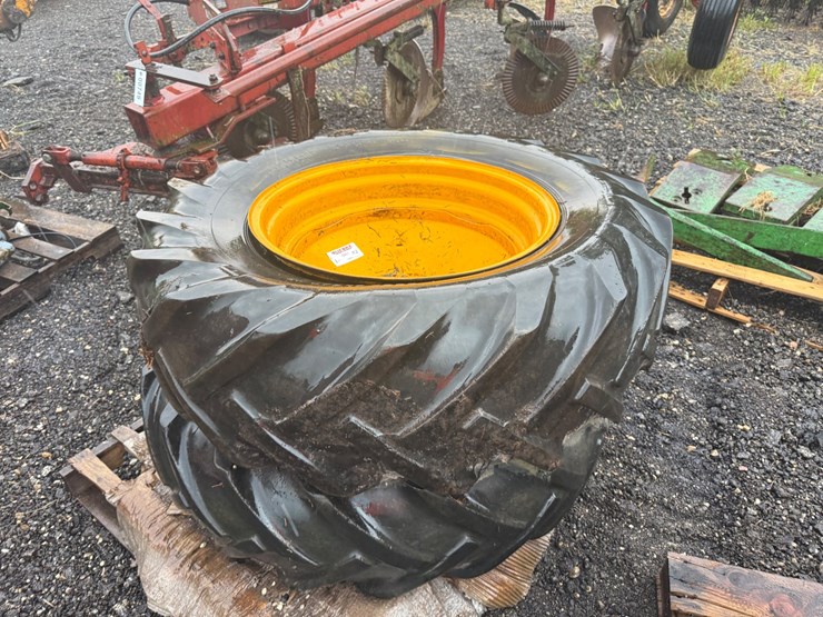 #752-•-pair-of-tractor-wheels-image-1
