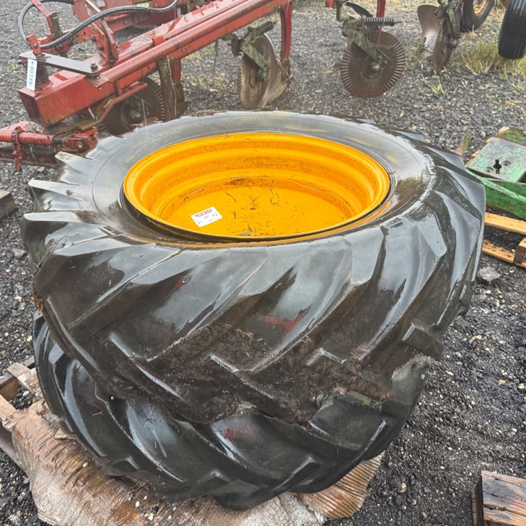 #752 • Pair Of Tractor Wheels