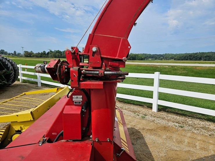 2018-new-holland-790-image-22