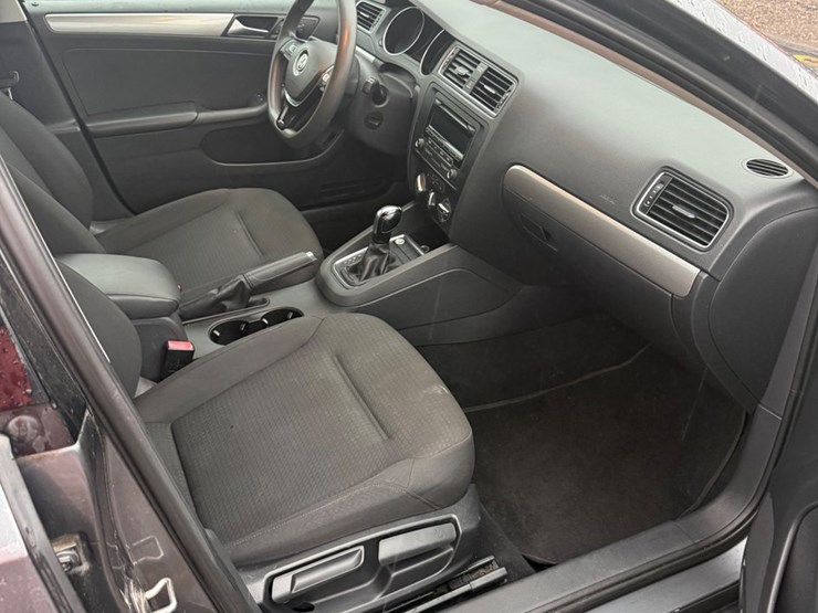 #55-•-2015-volkswagen-jetta-image-15