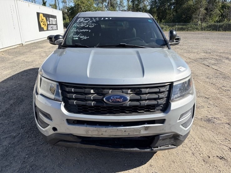 2016-ford-explorer-image-8