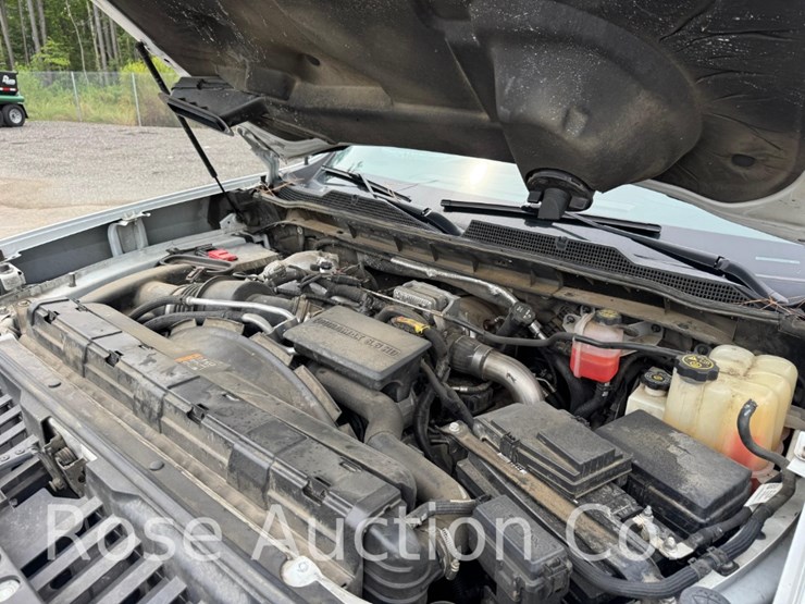 2022-chevrolet-3500-image-21