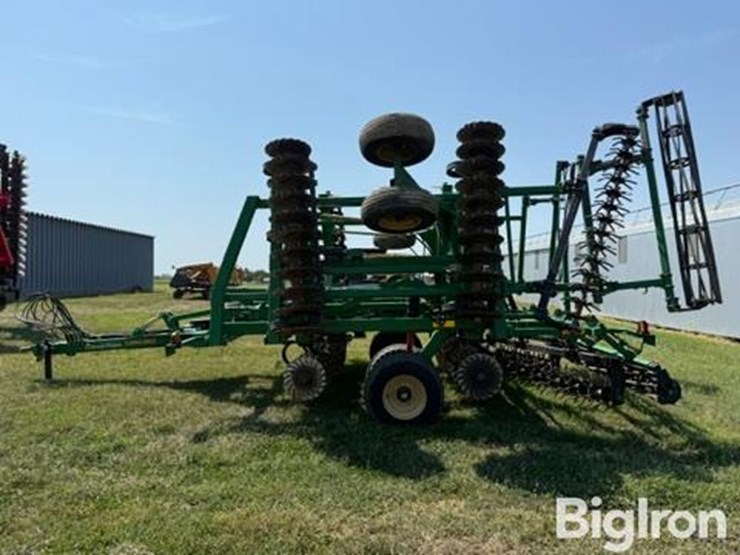 2017-great-plains-2400tm-image-8