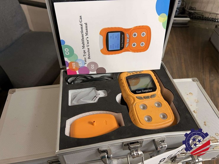 set-of-5-multifunctional-gas-detectors-with-cases-and-accessories-image-1