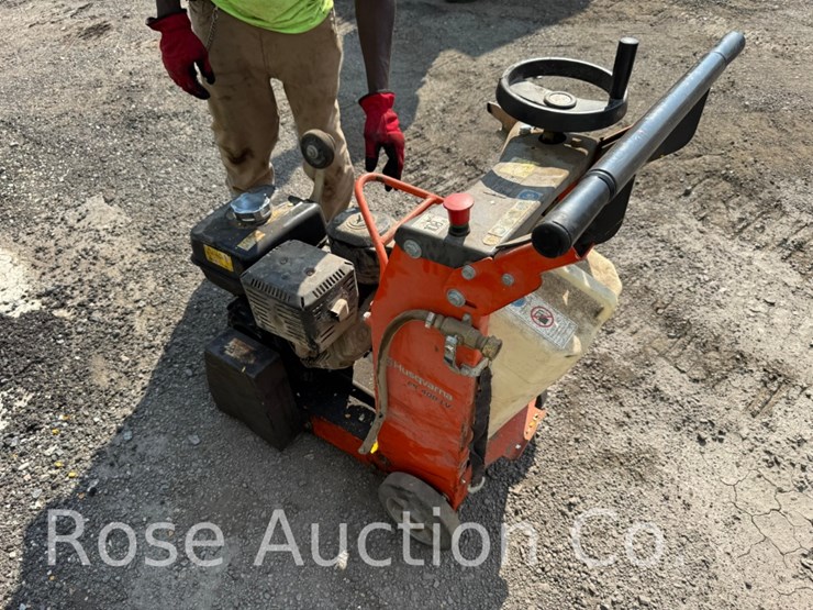 husqvarnq-fs400lv-concrete/asphalt-saw-image-2
