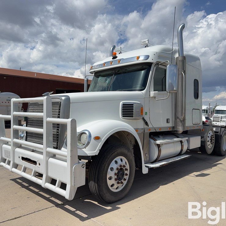 2013 FREIGHTLINER CORONADO 132
