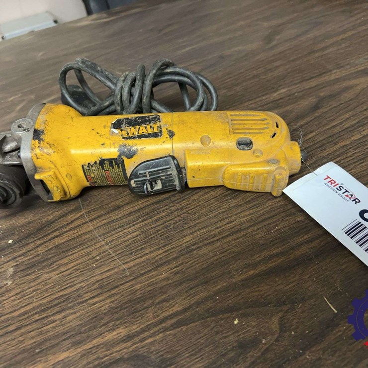 DeWalt Electric 120VAC 4.5 Inch Angle Grinder, Model DWE4011