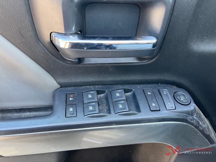 2018-chevrolet-2500-image-14