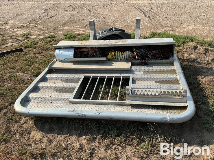 merritt-headache-rack-w/chains-and-tarp-image-6